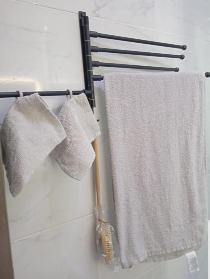 Tout Confort - Clim- Salle De Bain Commune Nimes Exterior photo