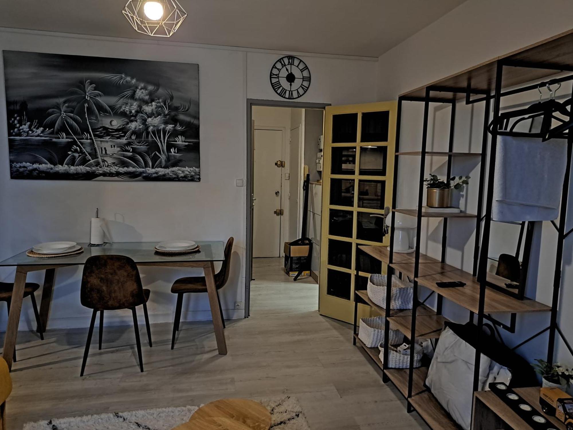 Tout Confort - Clim- Salle De Bain Commune Nimes Exterior photo